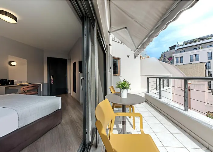 Bed In Athens