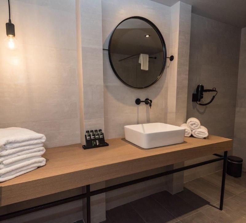 Hotel Bed In Atenas